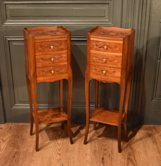 Paar kleine nachtkastjes in Louis XV-stijl