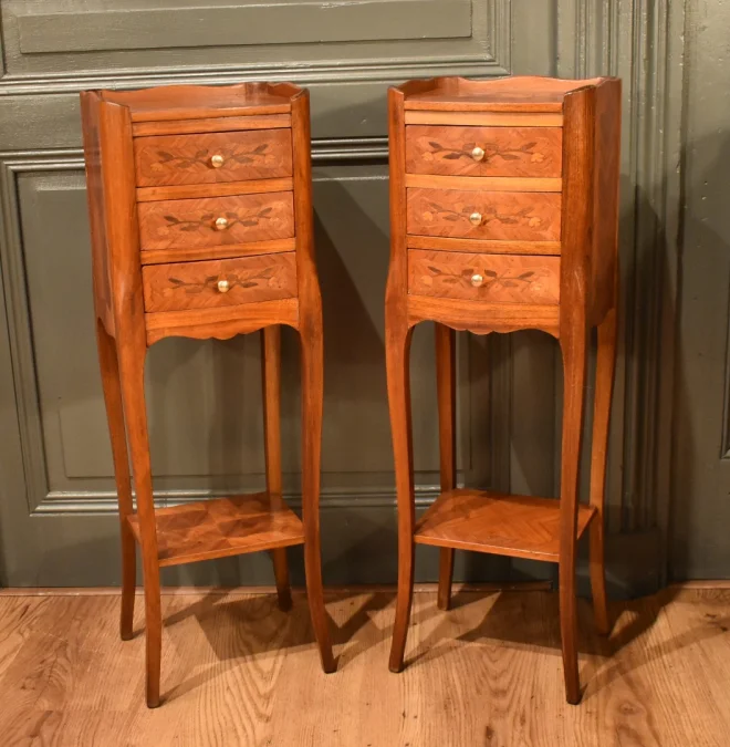 Paire de petits chevets de style Louis XV