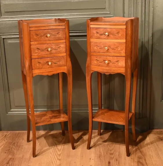 Paar kleine nachtkastjes in Louis XV-stijl