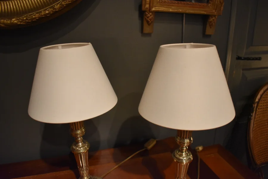 Paire de lampes de style Louis XVI