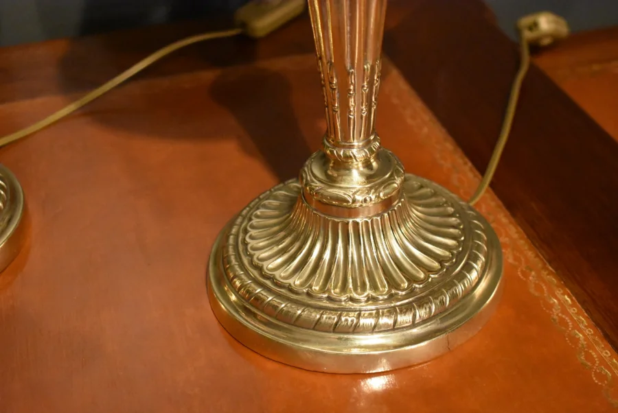 Paire de lampes de style Louis XVI