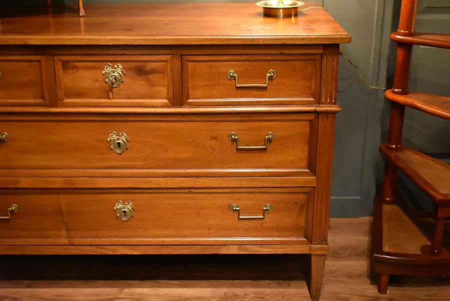 Commode Louis XVI en noyer