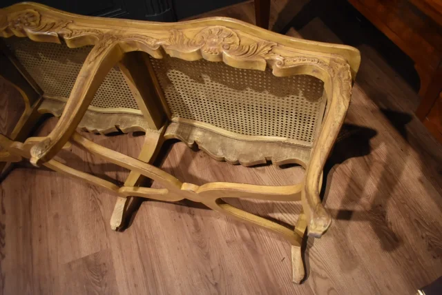 Grande banquette cannée de style Louis XV