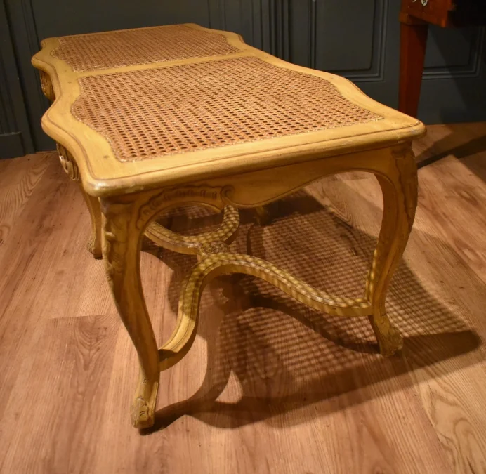 Grande banquette cannée de style Louis XV