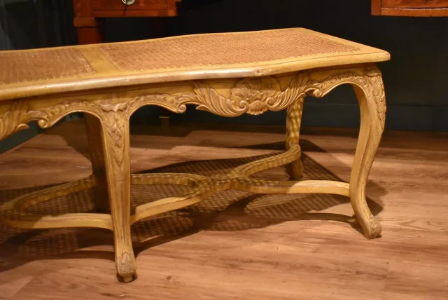 Grande banquette cannée de style Louis XV
