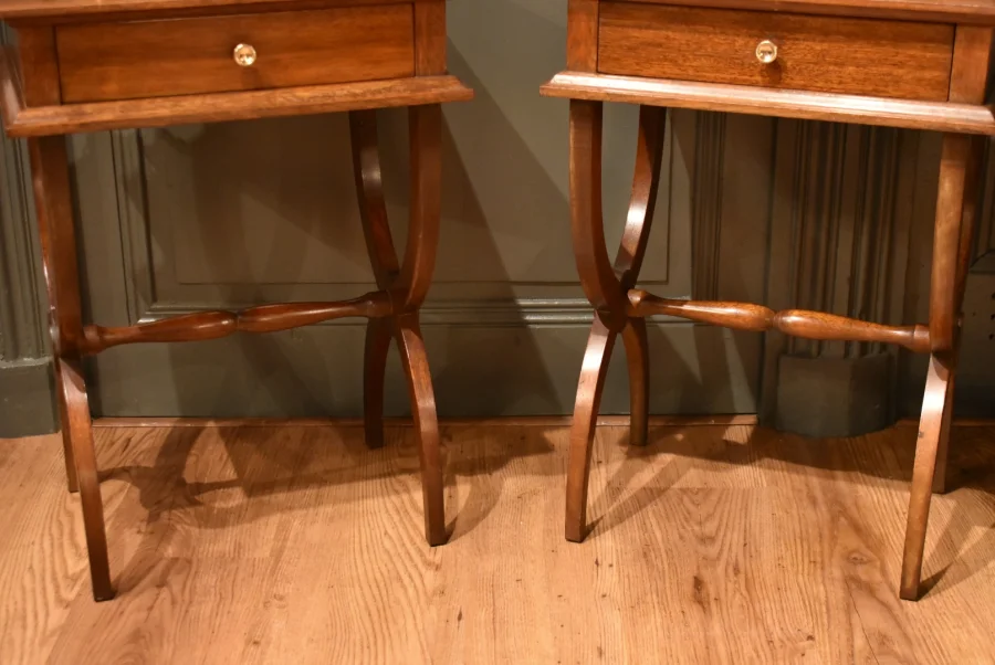Paire de chevets de style Directoire