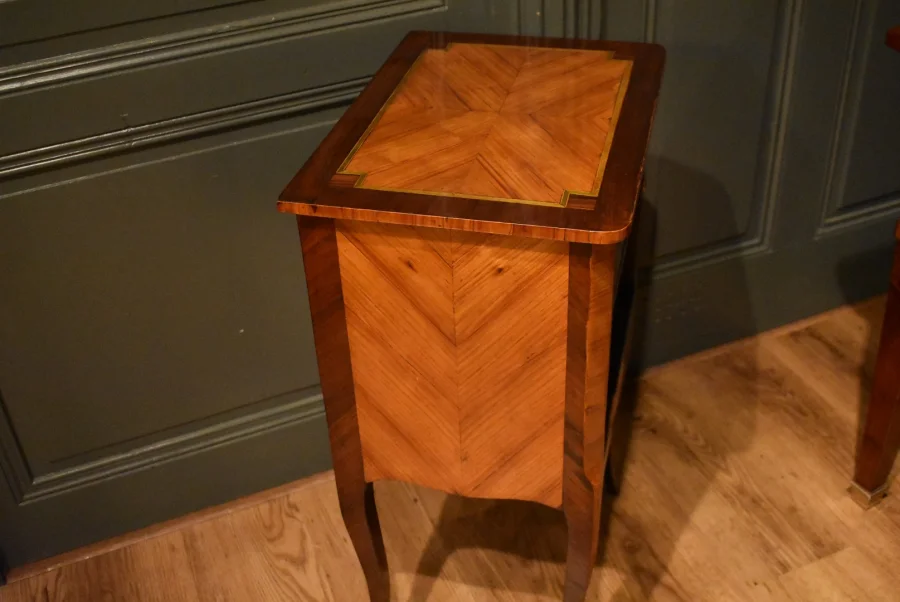 Chevet en marqueterie