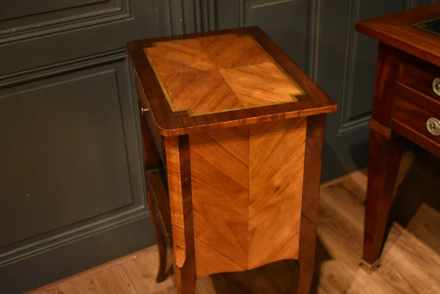 Chevet en marqueterie