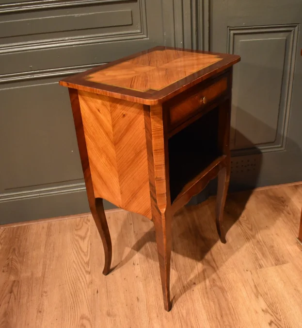 Chevet en marqueterie