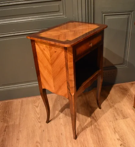 Chevet en marqueterie
