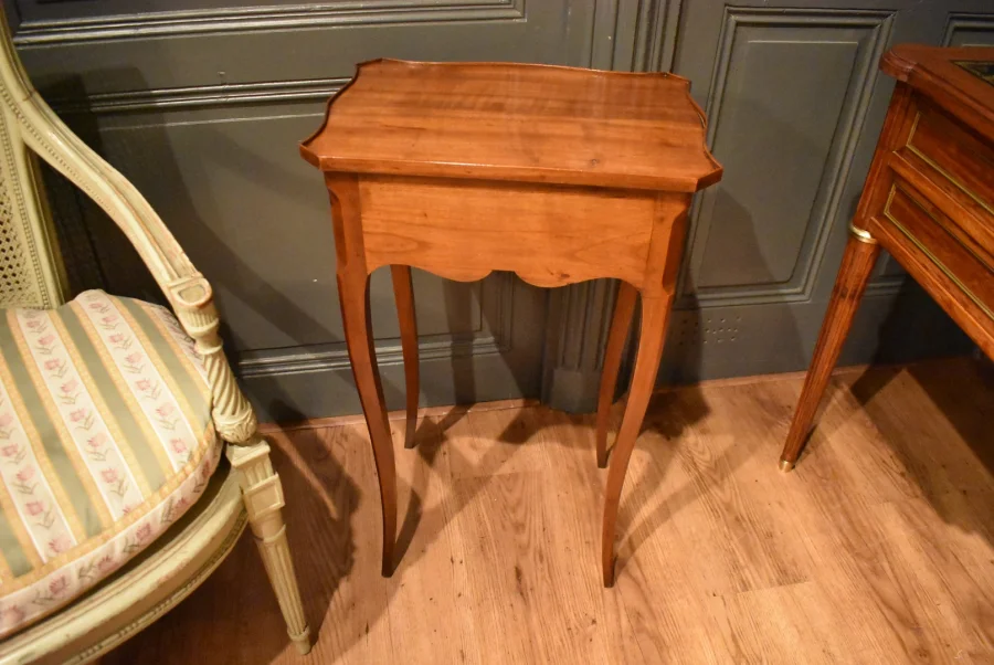 Table d'appoint de style Louis XV
