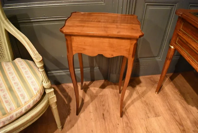 Table d'appoint de style Louis XV