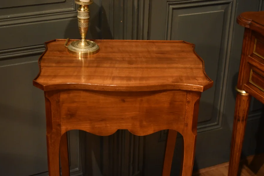 Table d'appoint de style Louis XV