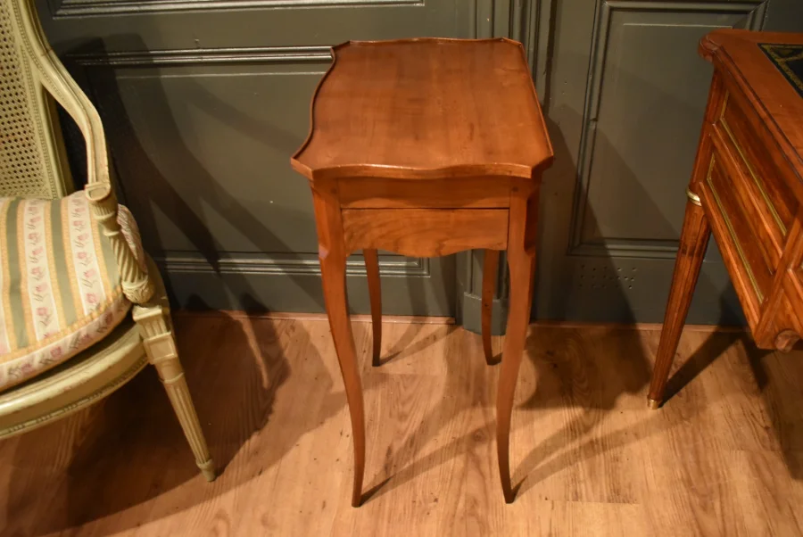 Table d'appoint de style Louis XV