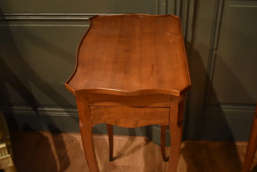 Table d'appoint de style Louis XV