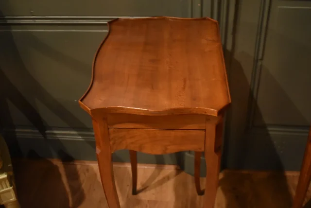 Table d'appoint de style Louis XV