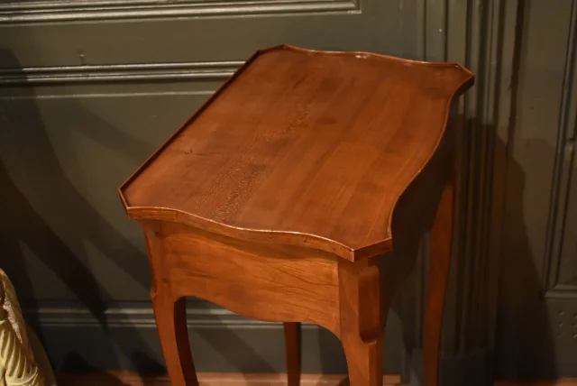Table d'appoint de style Louis XV