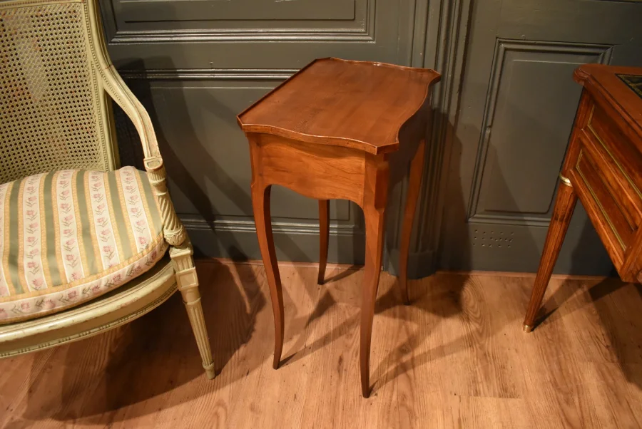 Table d'appoint de style Louis XV