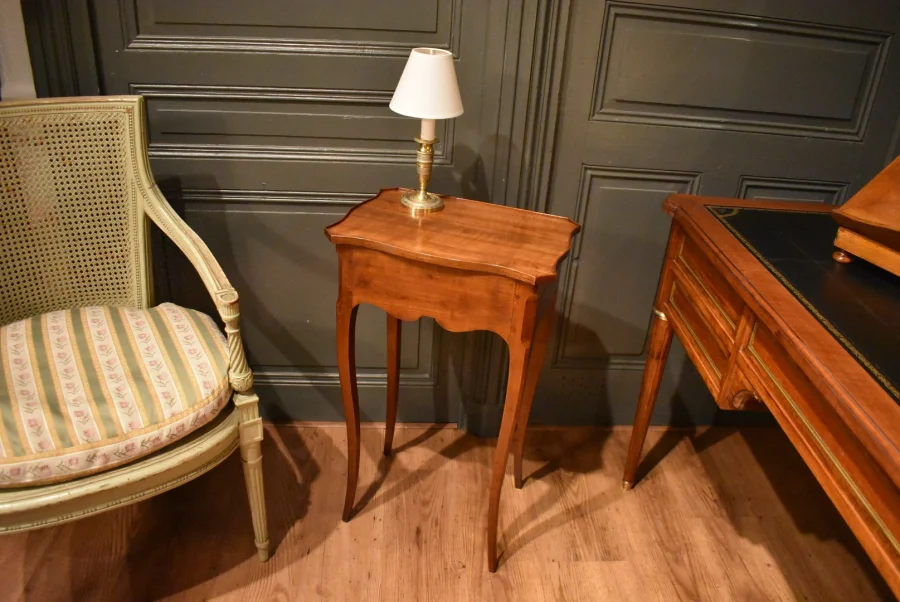 Table d'appoint de style Louis XV