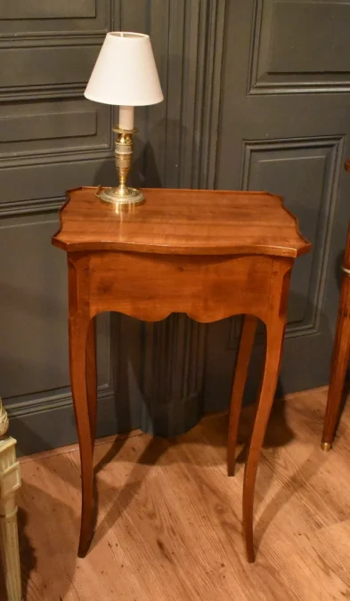 Table d'appoint de style Louis XV