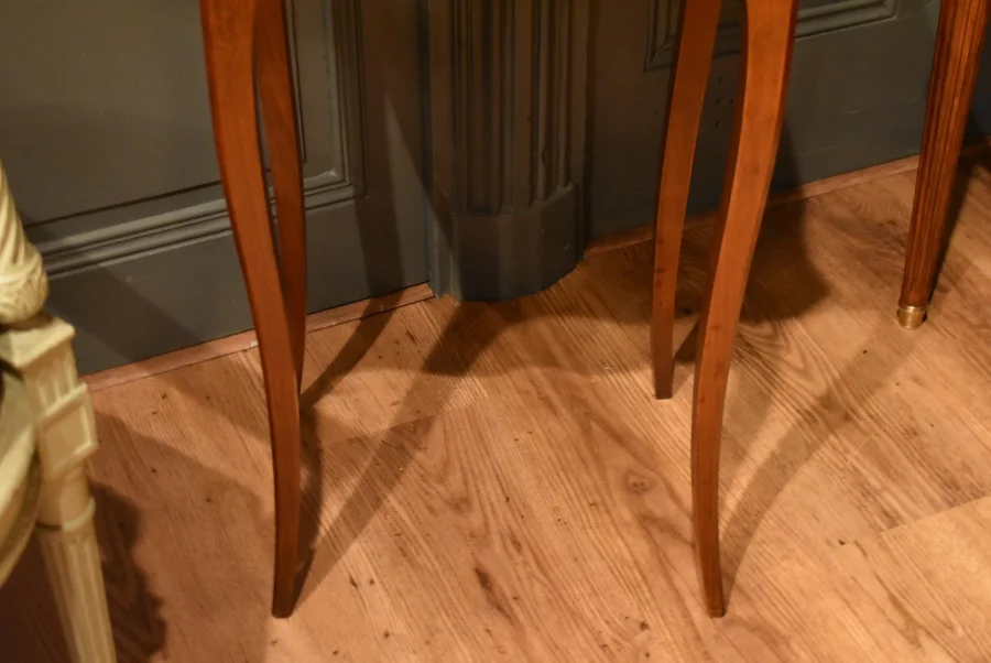 Table d'appoint de style Louis XV