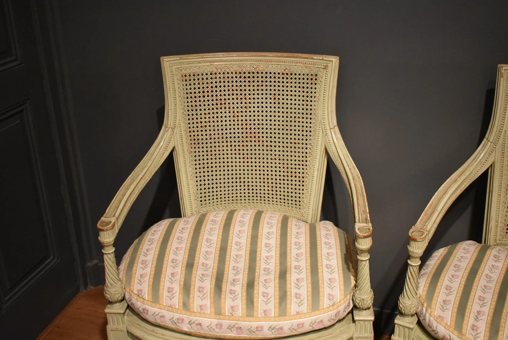 Paire de fauteuils de style Directoire