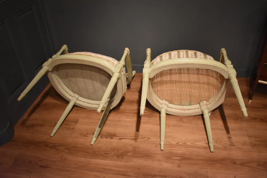 Paire de fauteuils de style Directoire