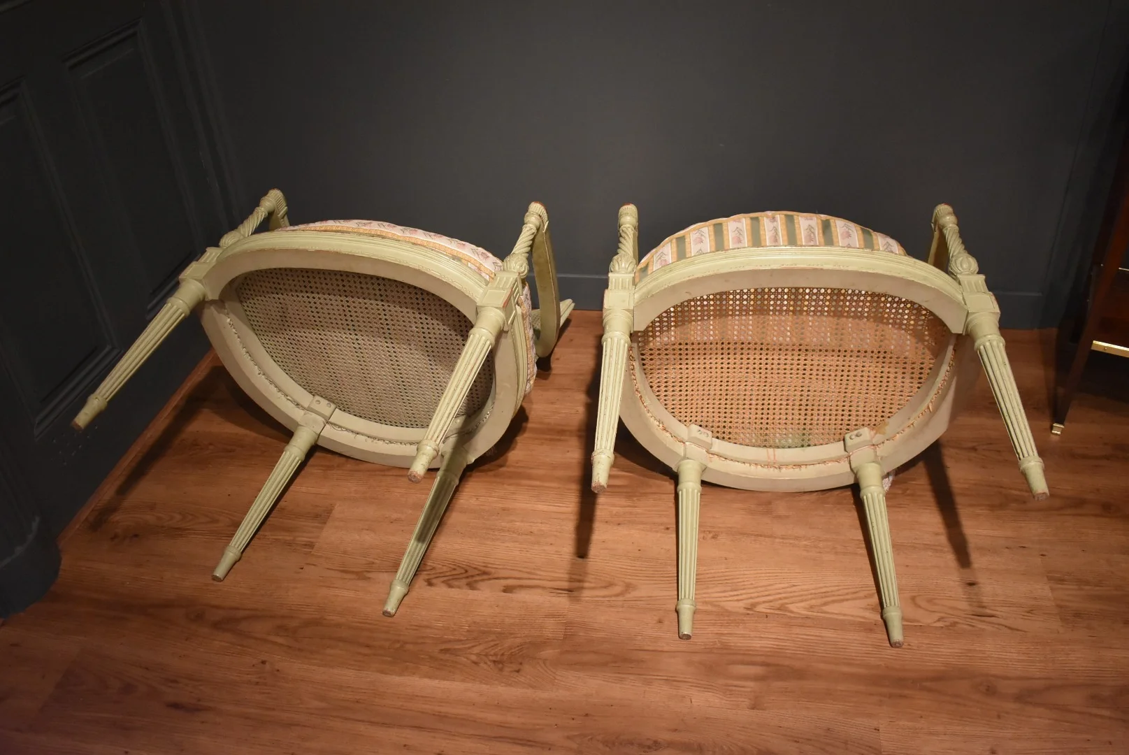 Paire de fauteuils de style Directoire