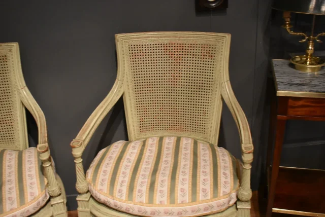 Paire de fauteuils de style Directoire