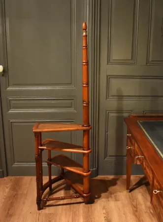 Grand escabeau de bibliothèque