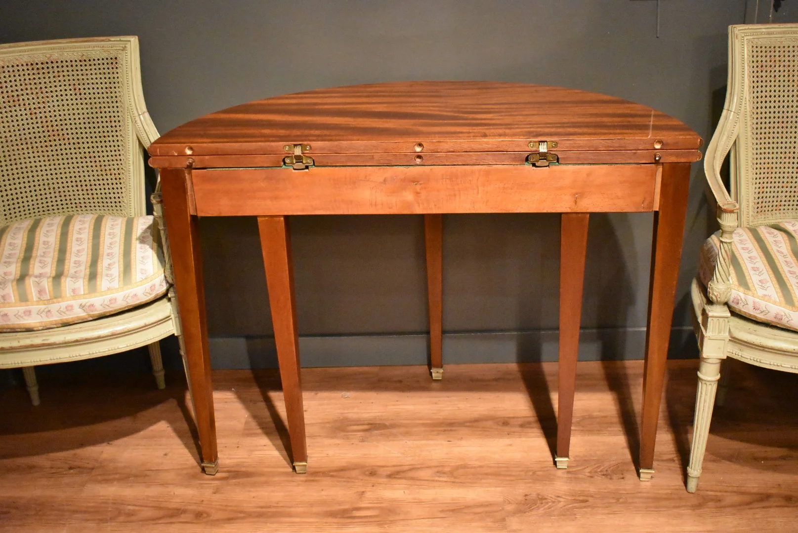 Table demi lune de style Louis XVI