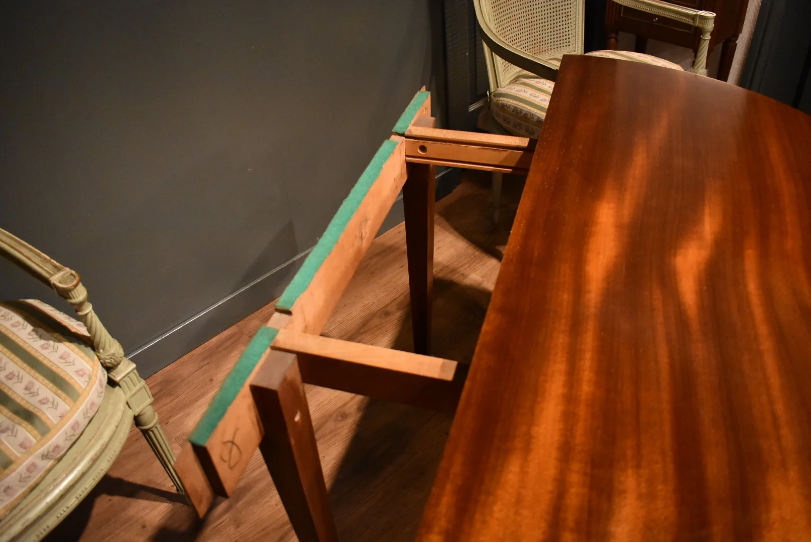 Table demi lune de style Louis XVI