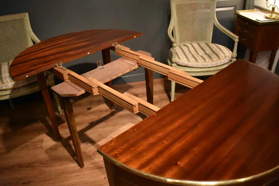 Table demi lune de style Louis XVI