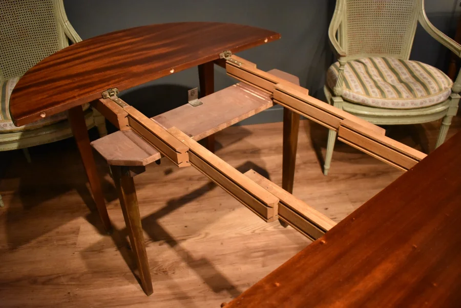 Table demi lune de style Louis XVI