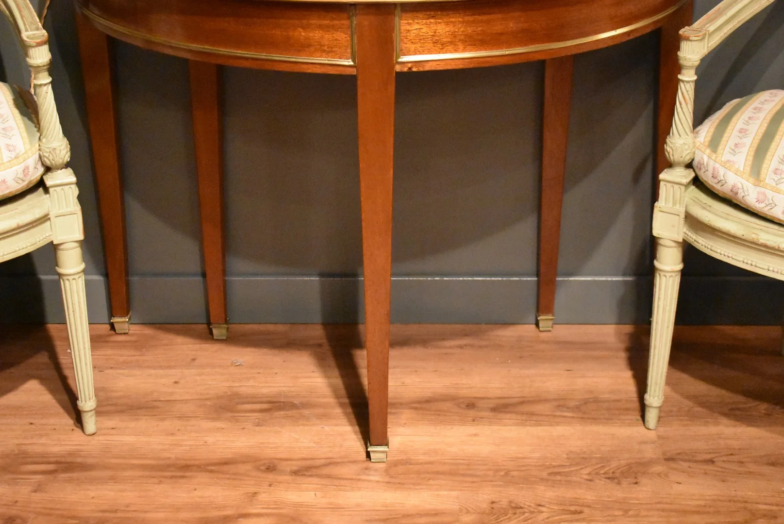 Table demi lune de style Louis XVI
