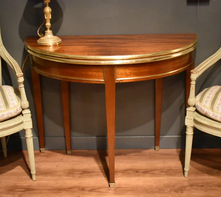 Table demi lune de style Louis XVI