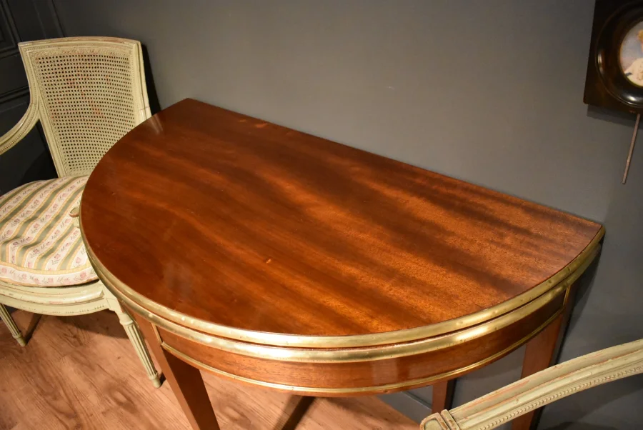 Table demi lune de style Louis XVI