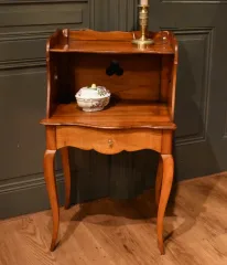Chevet de style Louis XV en noyer