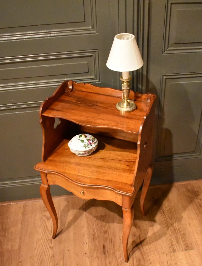 Chevet de style Louis XV en noyer