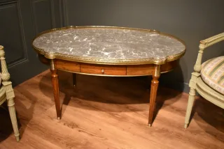Grande table basse de style Louis XVI