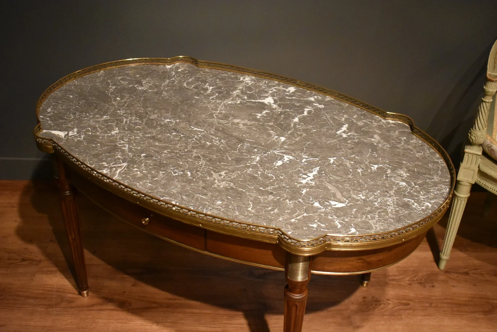 Grande table basse de style Louis XVI