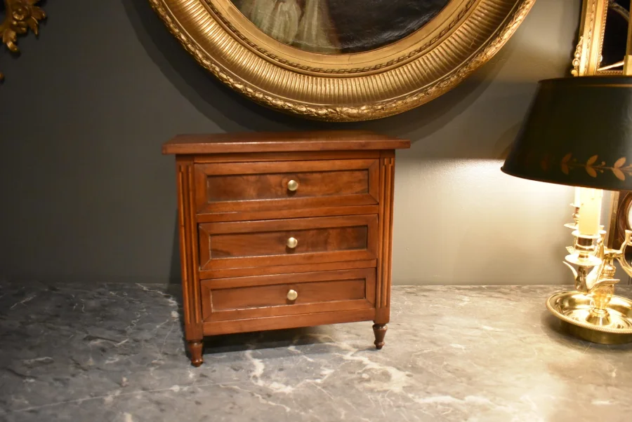 Commode de maîtrise de style Louis XVI