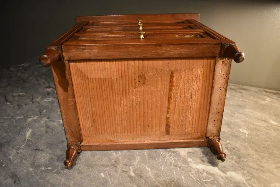 Commode de maîtrise de style Louis XVI