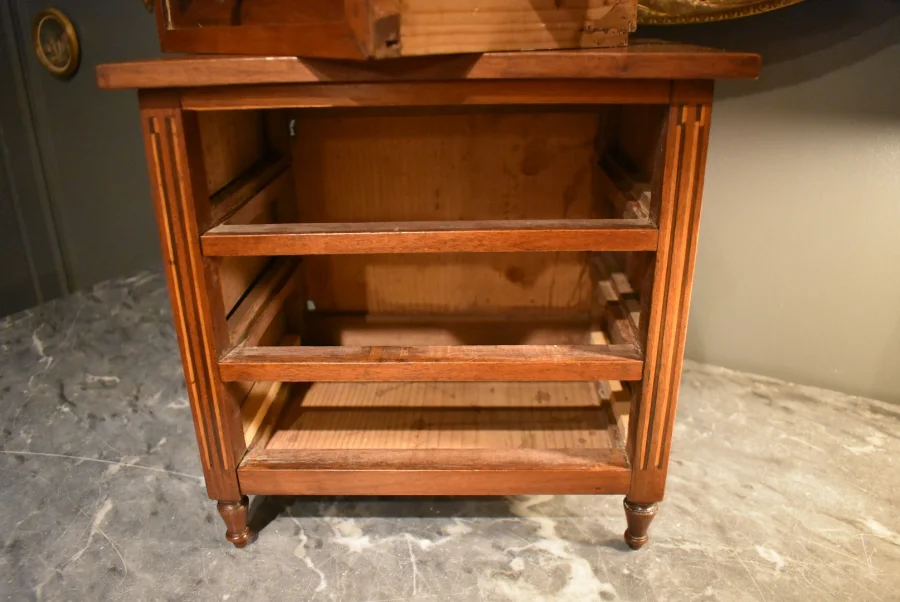 Commode de maîtrise de style Louis XVI