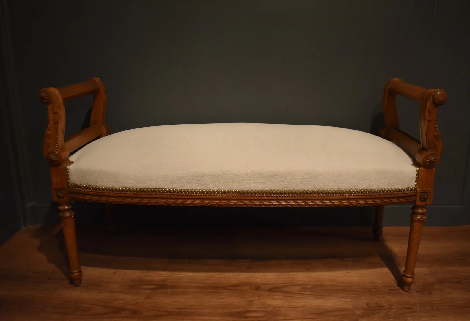 Banquette de style Louis XVI en noyer