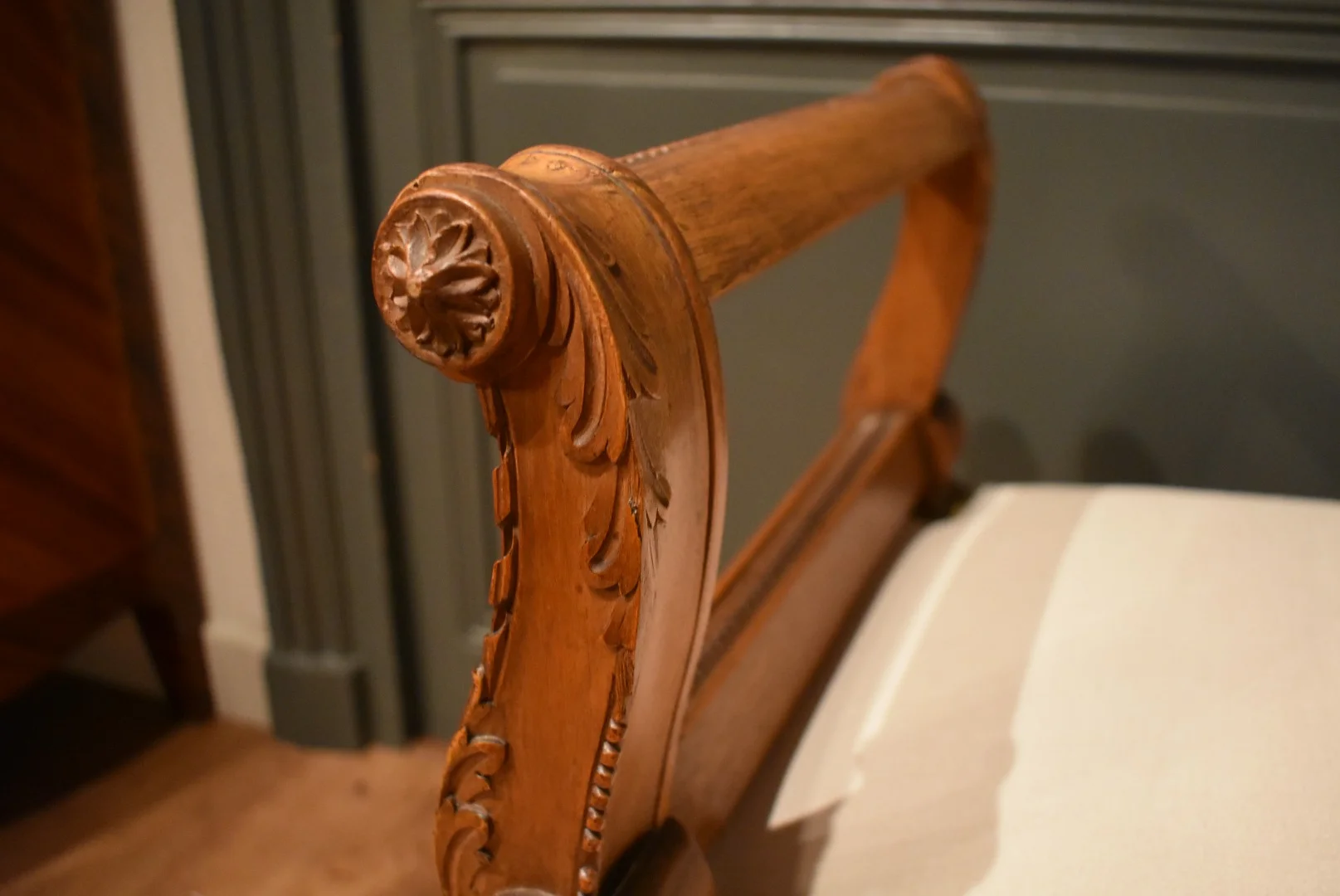 Banquette de style Louis XVI en noyer