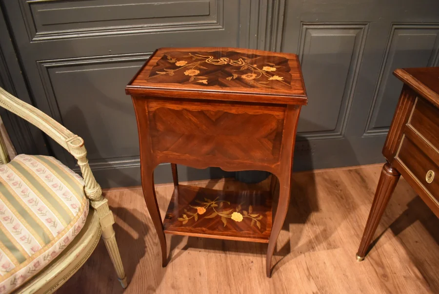 ルイ15世様式のシフォニエールテーブル