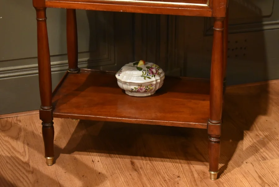 Table chiffonnière en acajou Directoire