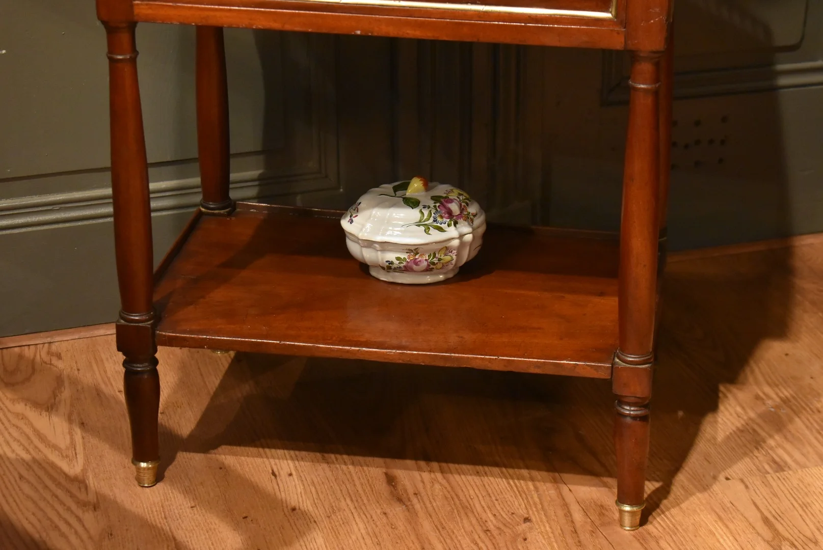 Table chiffonnière en acajou Directoire