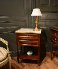 Table chiffonnière en acajou Directoire